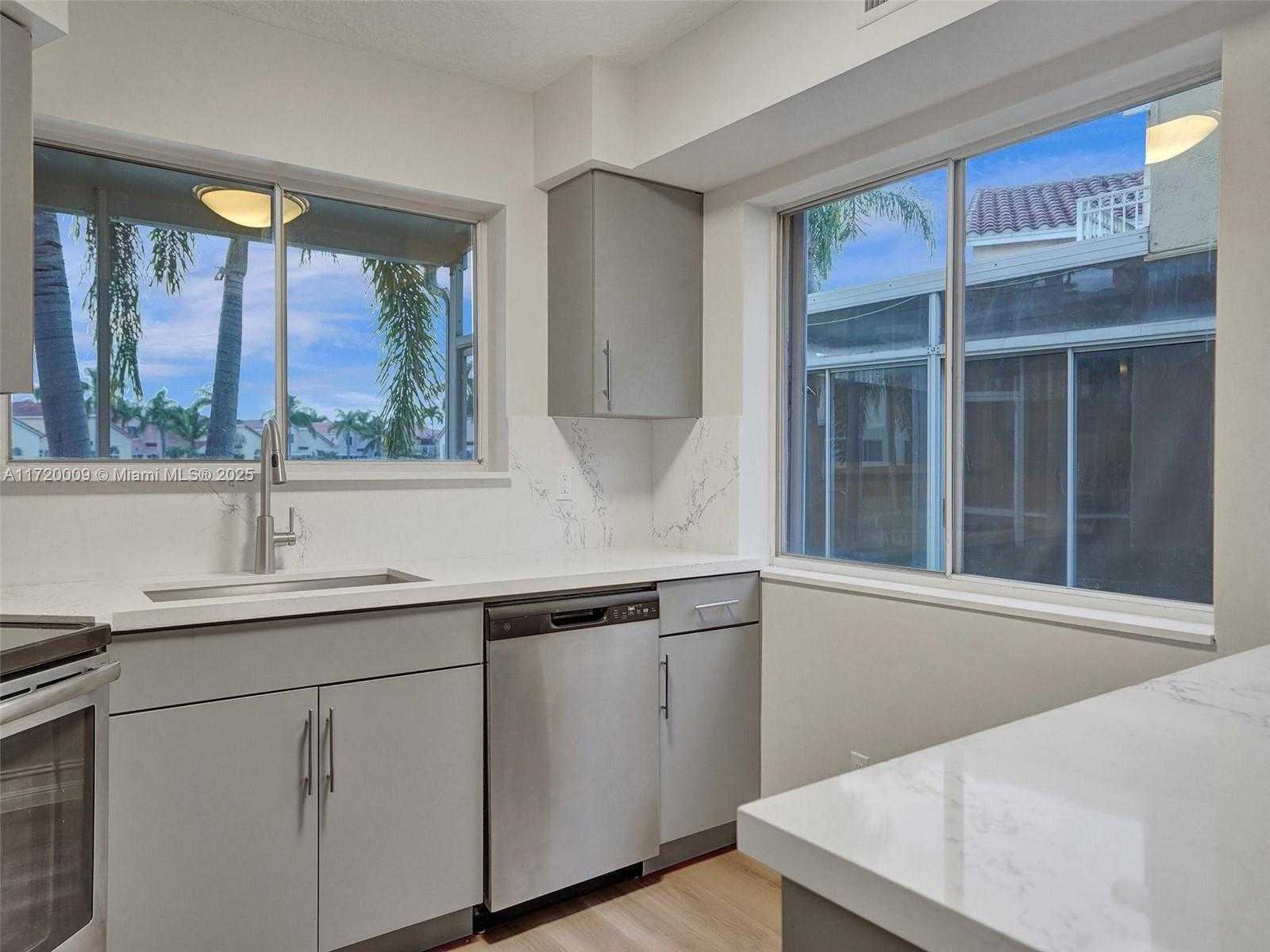Small Image of 1046 SOUTH EAST 6TH CT, Dania Beach Number 28
