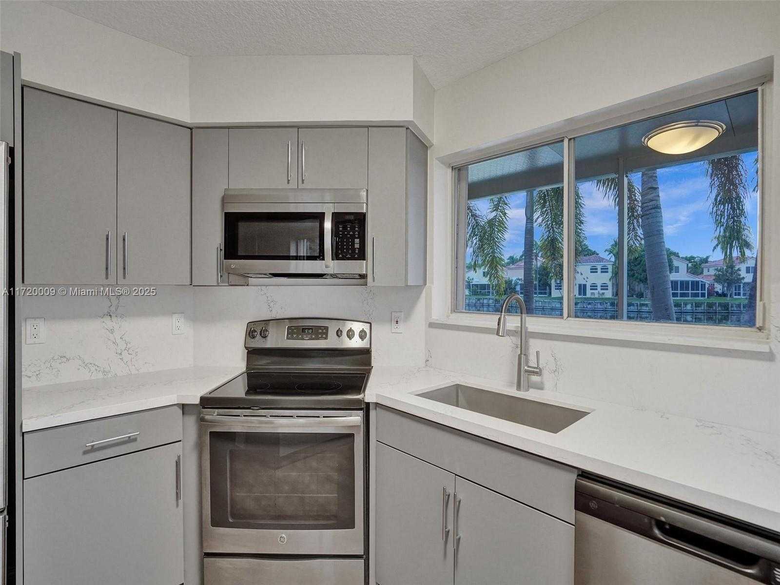 Small Image of 1046 SOUTH EAST 6TH CT, Dania Beach Number 29