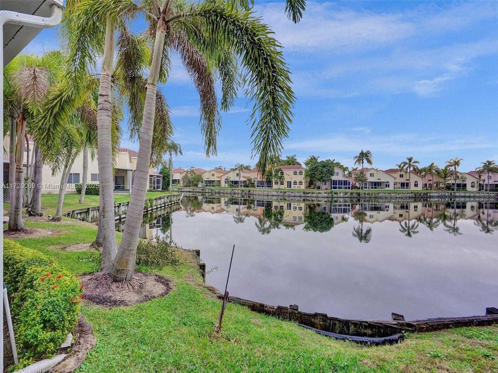 Small Image of 1046 SOUTH EAST 6TH CT, Dania Beach Number 3