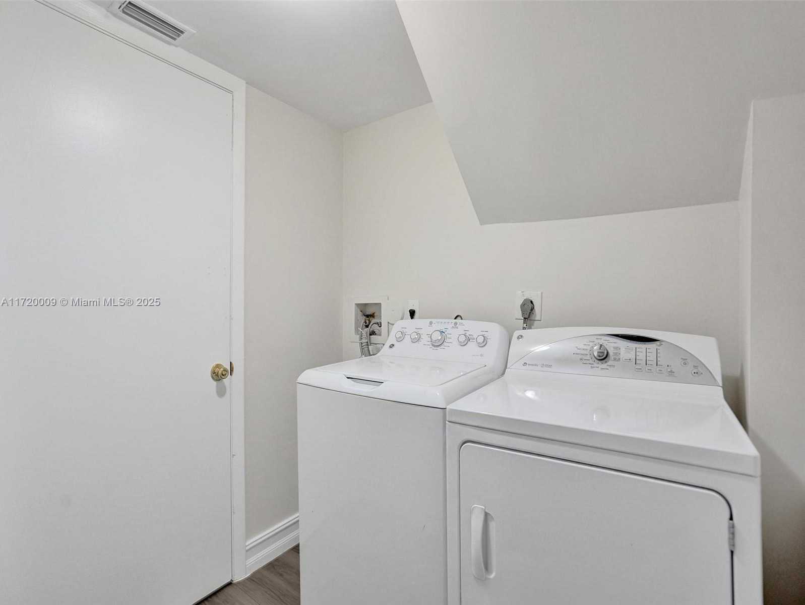 Small Image of 1046 SOUTH EAST 6TH CT, Dania Beach Number 36