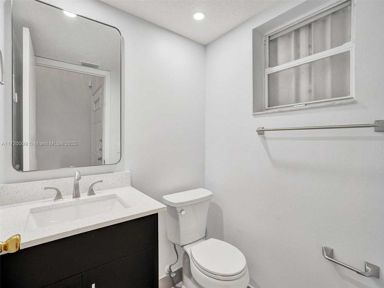 Small Image of 1046 SOUTH EAST 6TH CT, Dania Beach Number 43