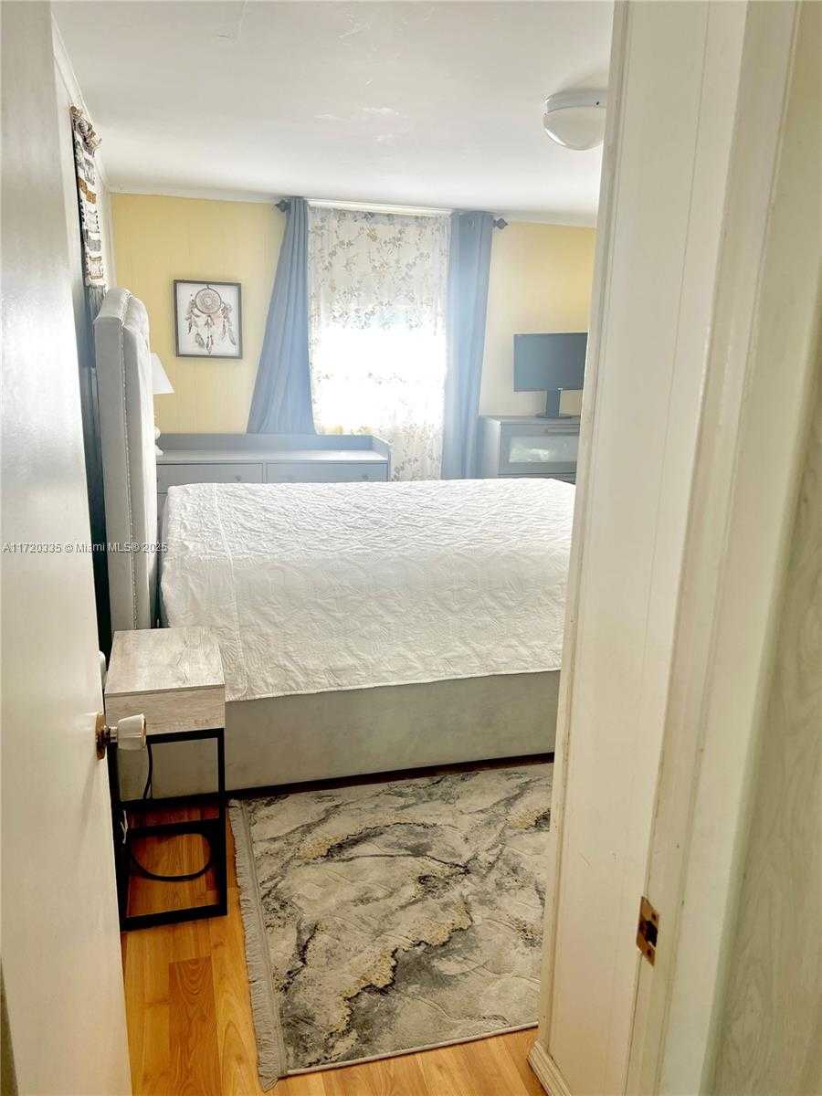Small Image of 8564 SOUTH WEST 15TH CT, Davie Number 11