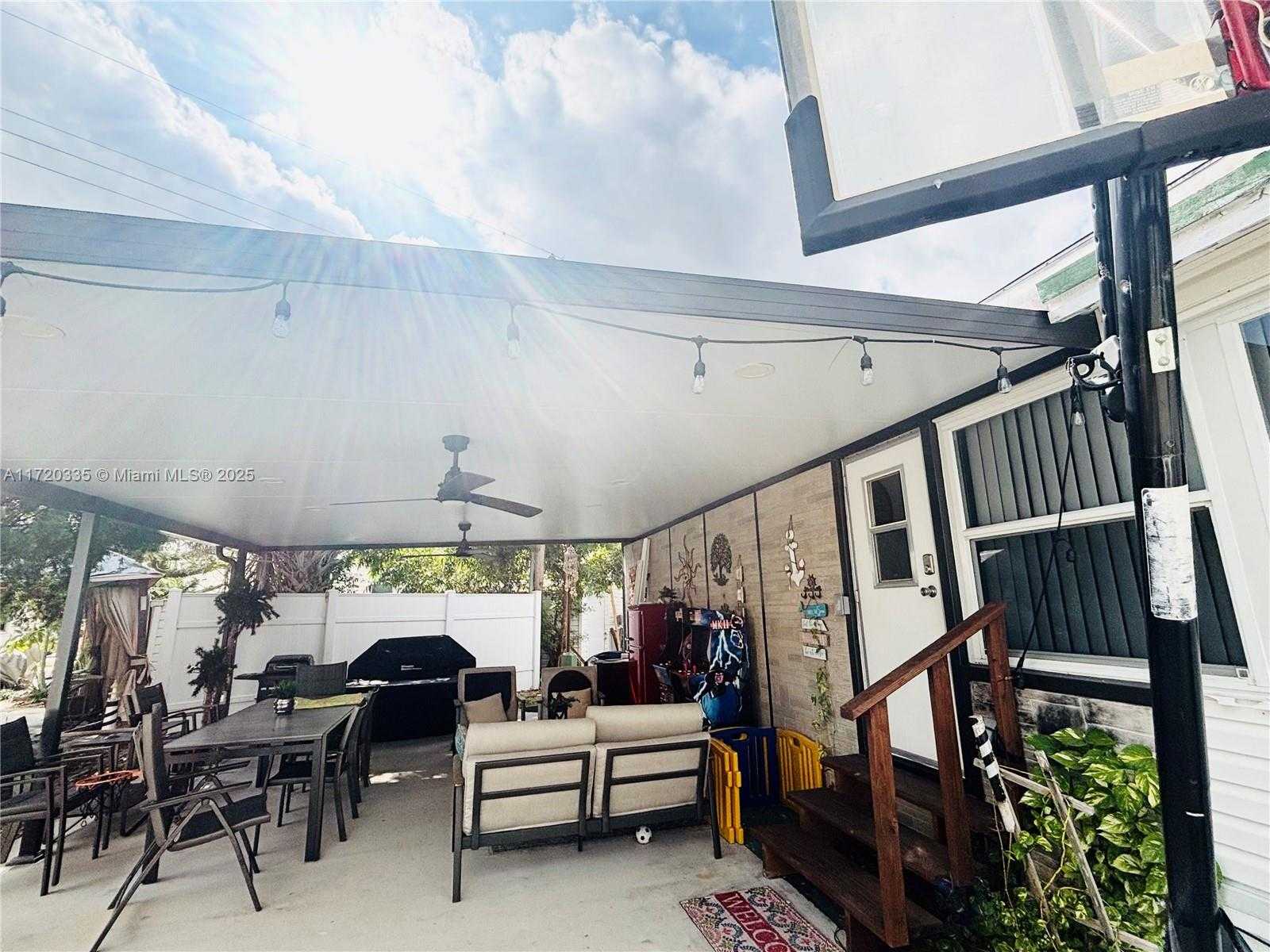 Small Image of 8564 SOUTH WEST 15TH CT, Davie Number 13