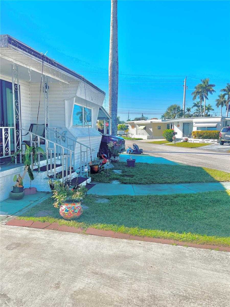 Small Image of 8564 SOUTH WEST 15TH CT, Davie Number 2