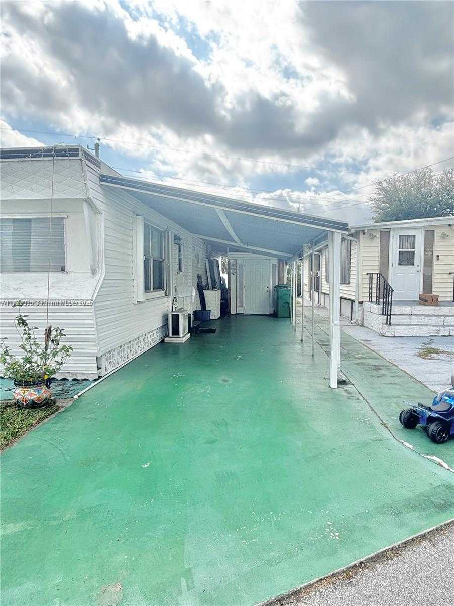 Small Image of 8564 SOUTH WEST 15TH CT, Davie Number 3