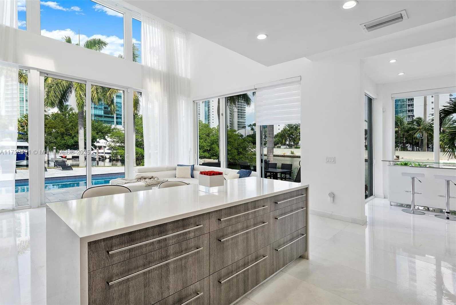 Small Image of 201 ATLANTIC AVE, Sunny Isles Beach Number 17