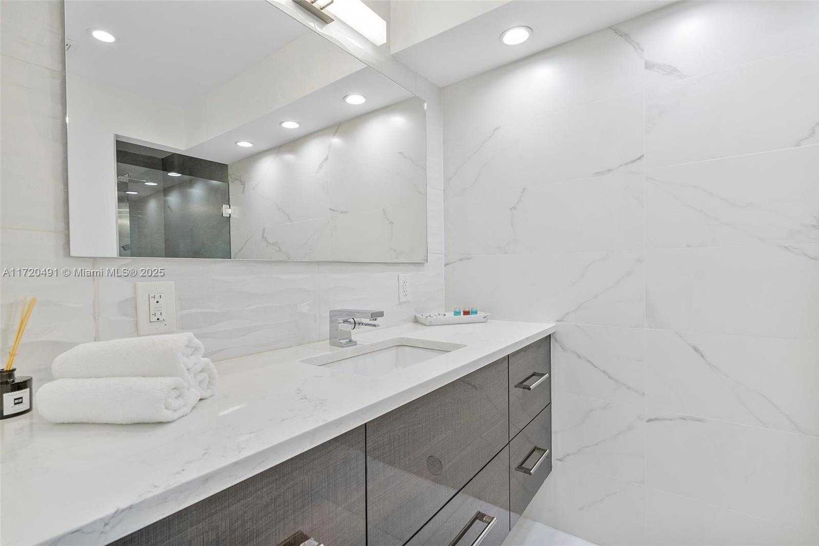 Small Image of 201 ATLANTIC AVE, Sunny Isles Beach Number 21