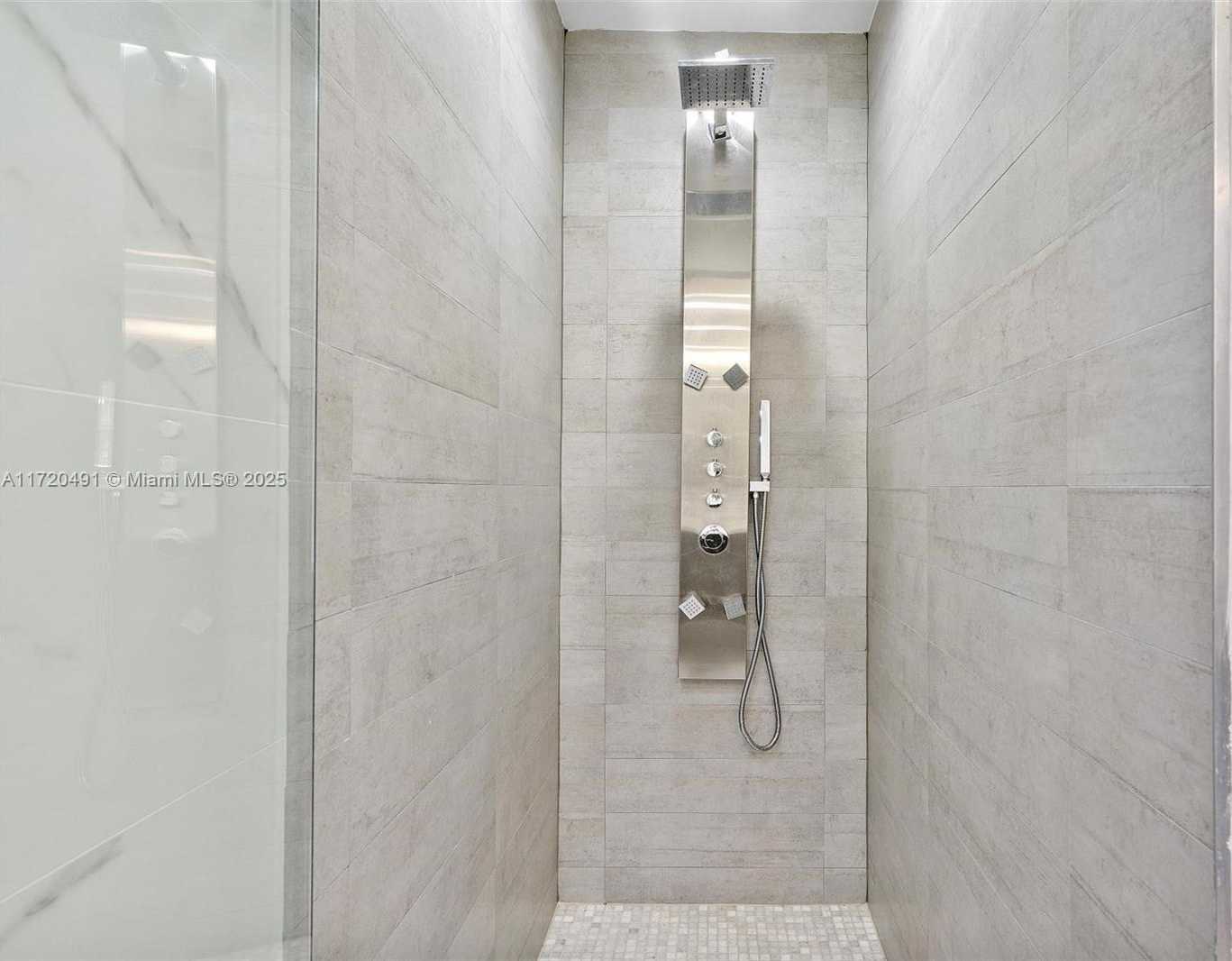 Small Image of 201 ATLANTIC AVE, Sunny Isles Beach Number 22