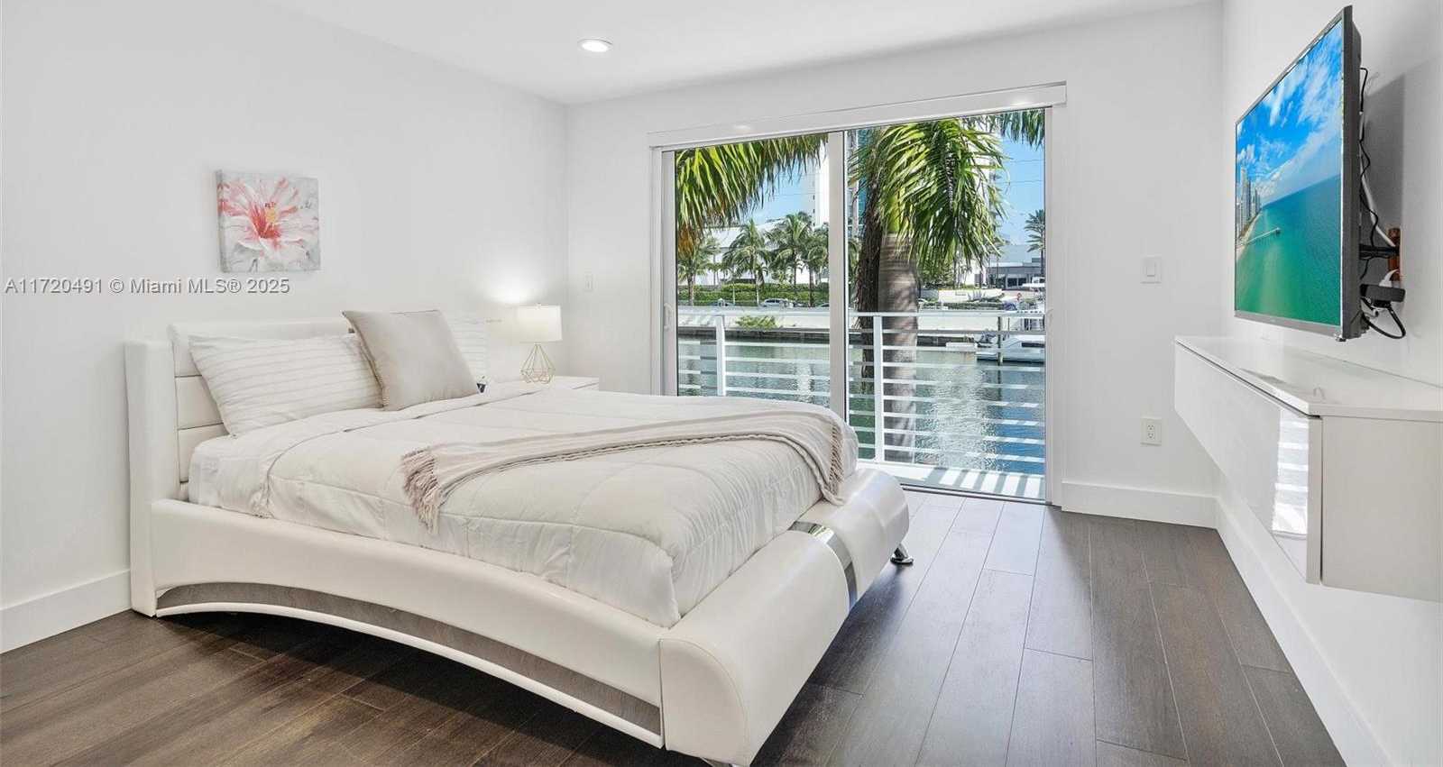 Small Image of 201 ATLANTIC AVE, Sunny Isles Beach Number 23