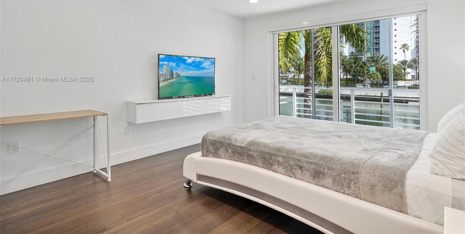 Small Image of 201 ATLANTIC AVE, Sunny Isles Beach Number 24