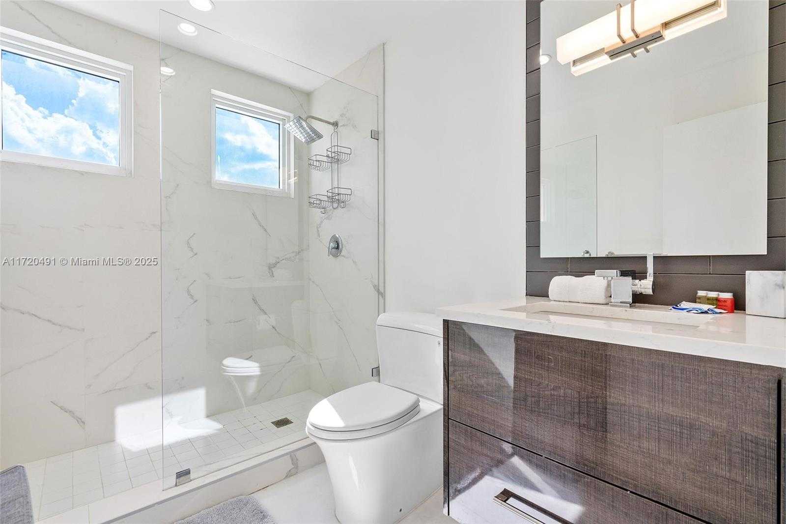 Small Image of 201 ATLANTIC AVE, Sunny Isles Beach Number 27