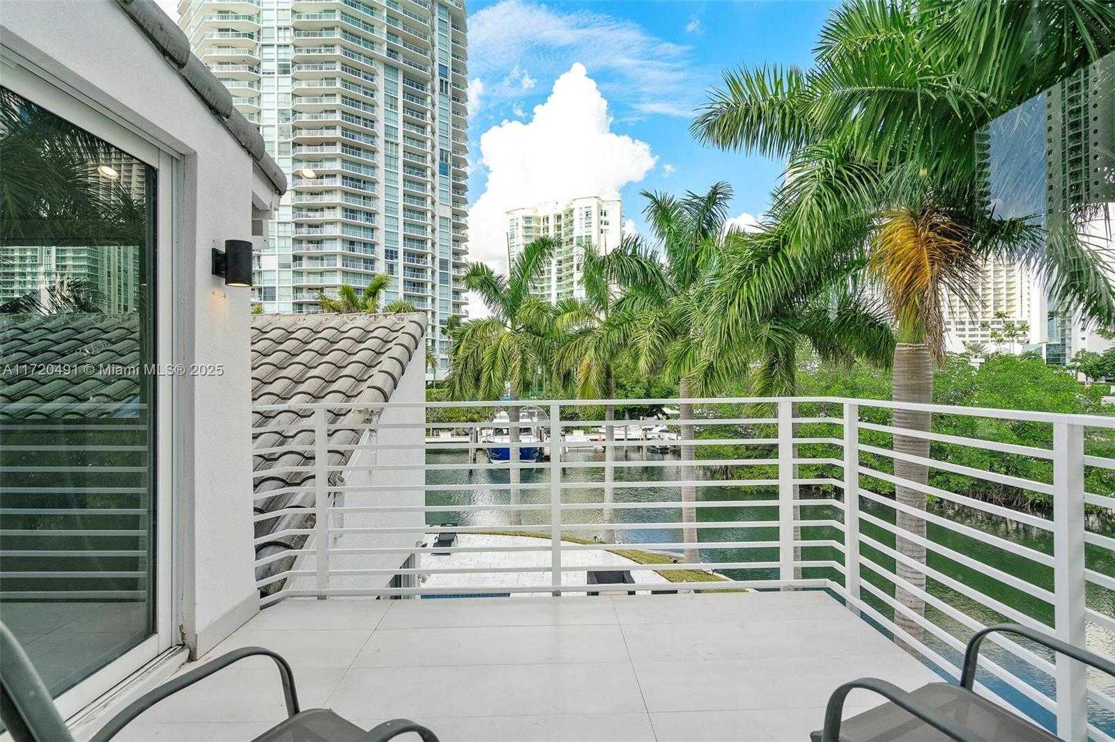 Small Image of 201 ATLANTIC AVE, Sunny Isles Beach Number 38
