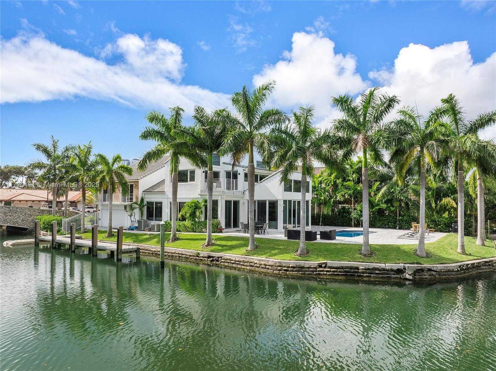 Small Image of 201 ATLANTIC AVE, Sunny Isles Beach Number 49