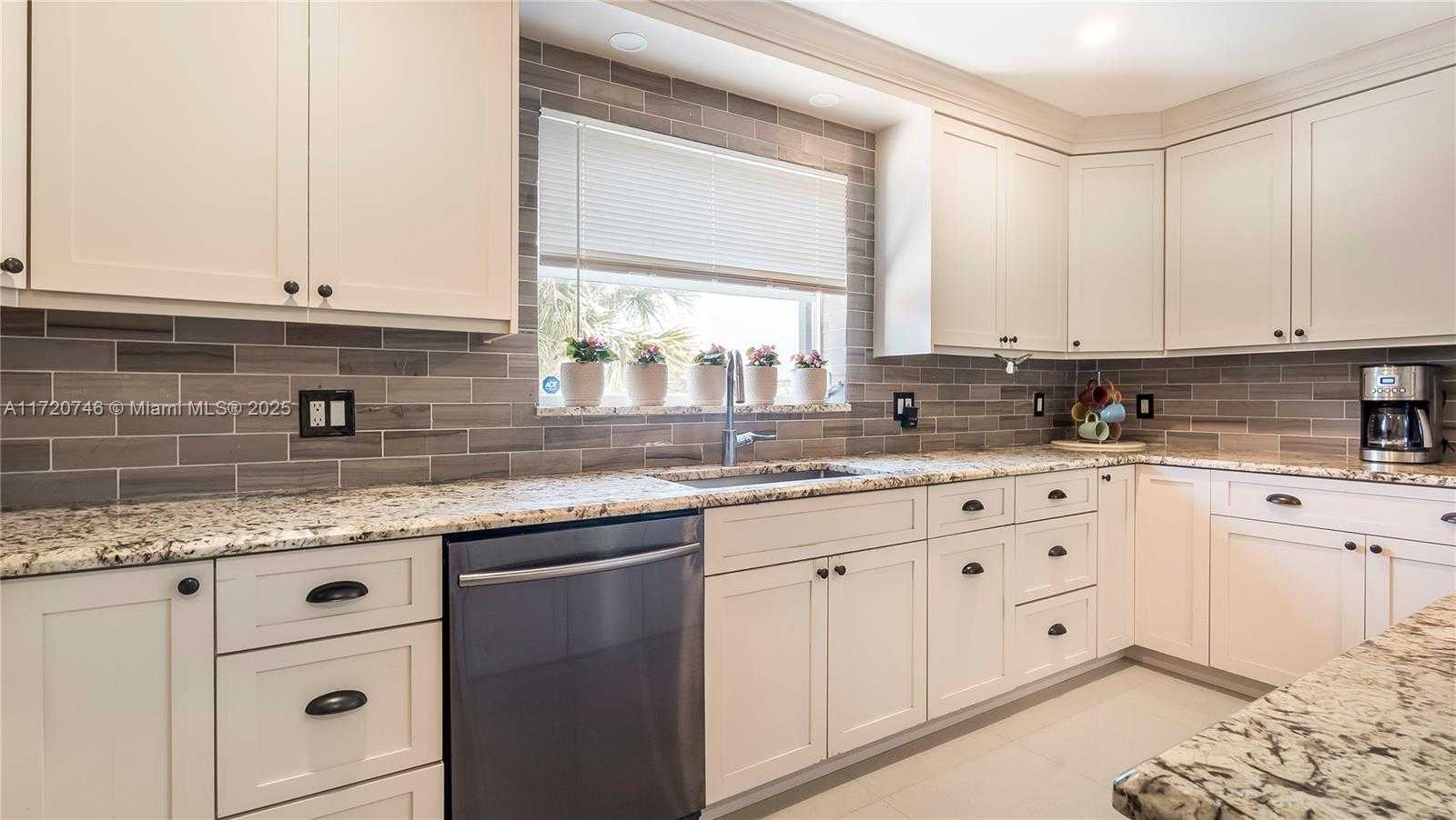 Small Image of 1524 39TH ST, West Palm Beach Number 24