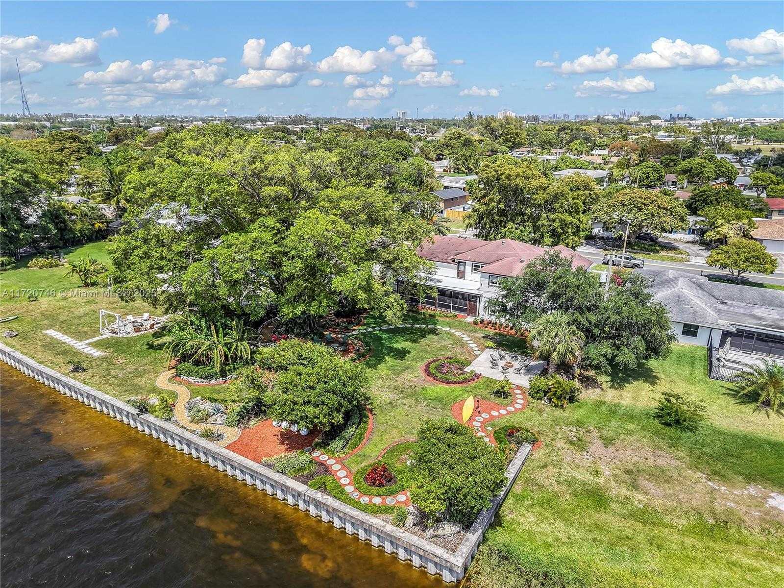 Small Image of 1524 39TH ST, West Palm Beach Number 58