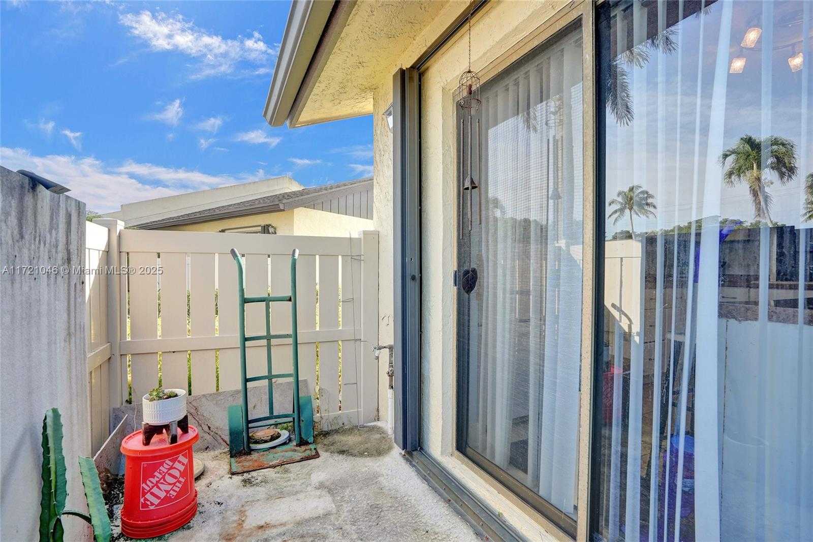 Small Image of 571 BANKS RD, Margate Number 24