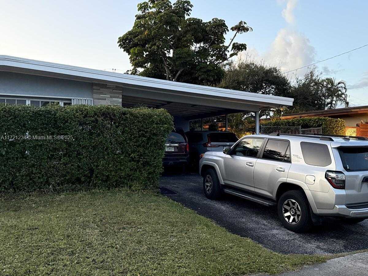 Small Image of 2055 NORTH EAST 186TH DR, North Miami Beach Number 3