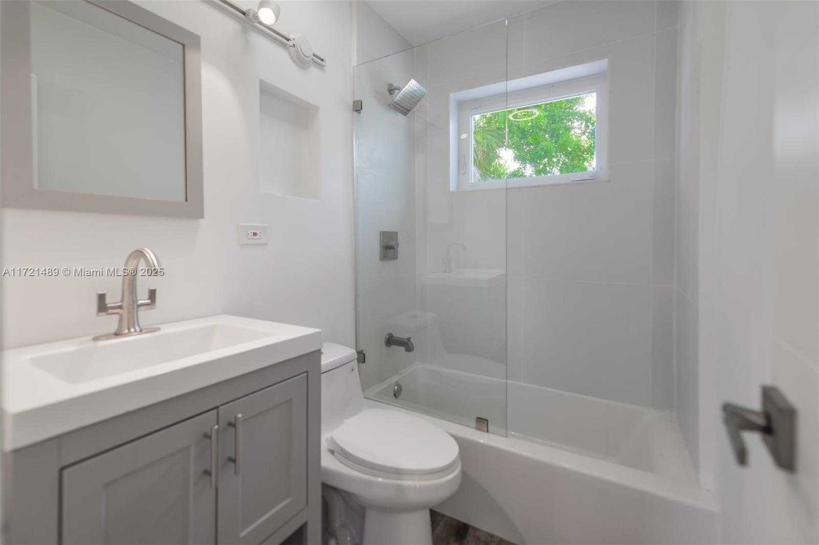 Small Image of 1208 GUAVA ISLE, Fort Lauderdale Number 16