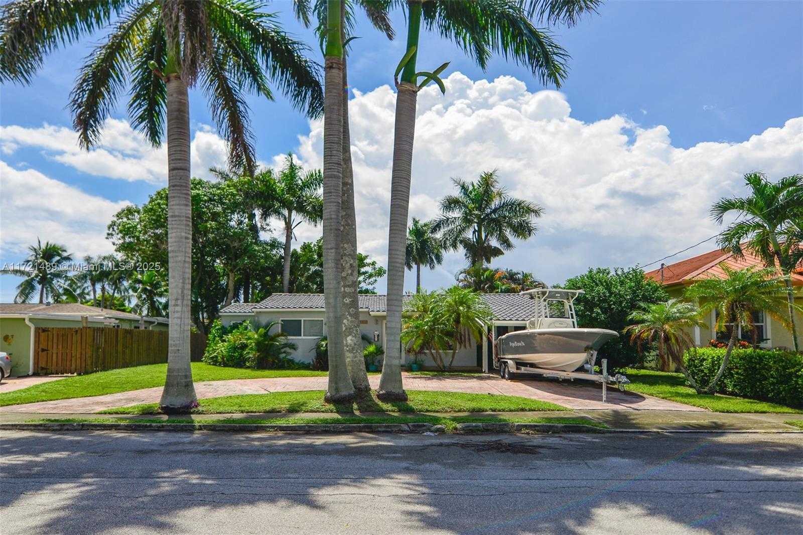 Small Image of 1208 GUAVA ISLE, Fort Lauderdale Number 3