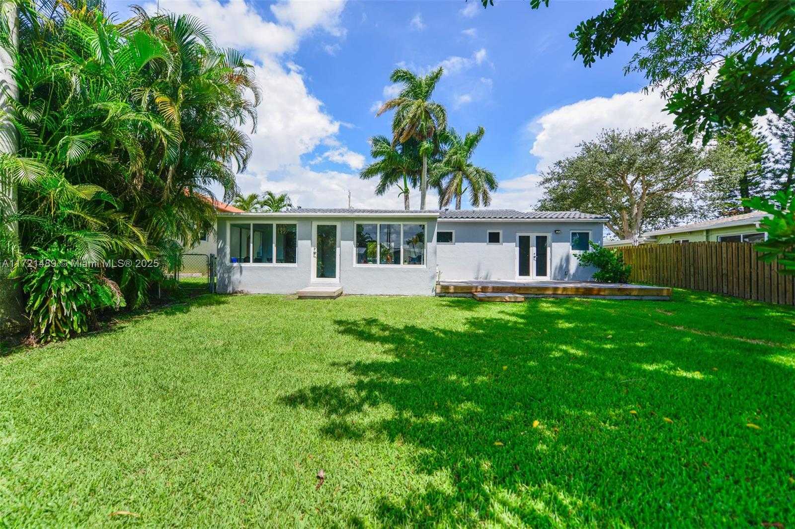 Small Image of 1208 GUAVA ISLE, Fort Lauderdale Number 31