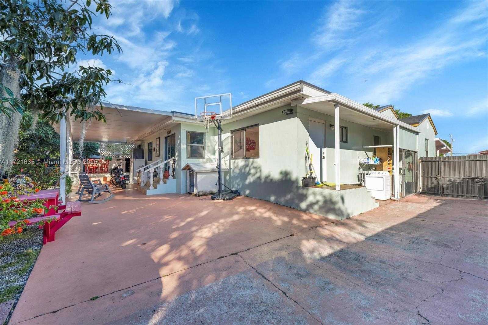 Small Image of 462 EAST 39TH ST, Hialeah Number 2