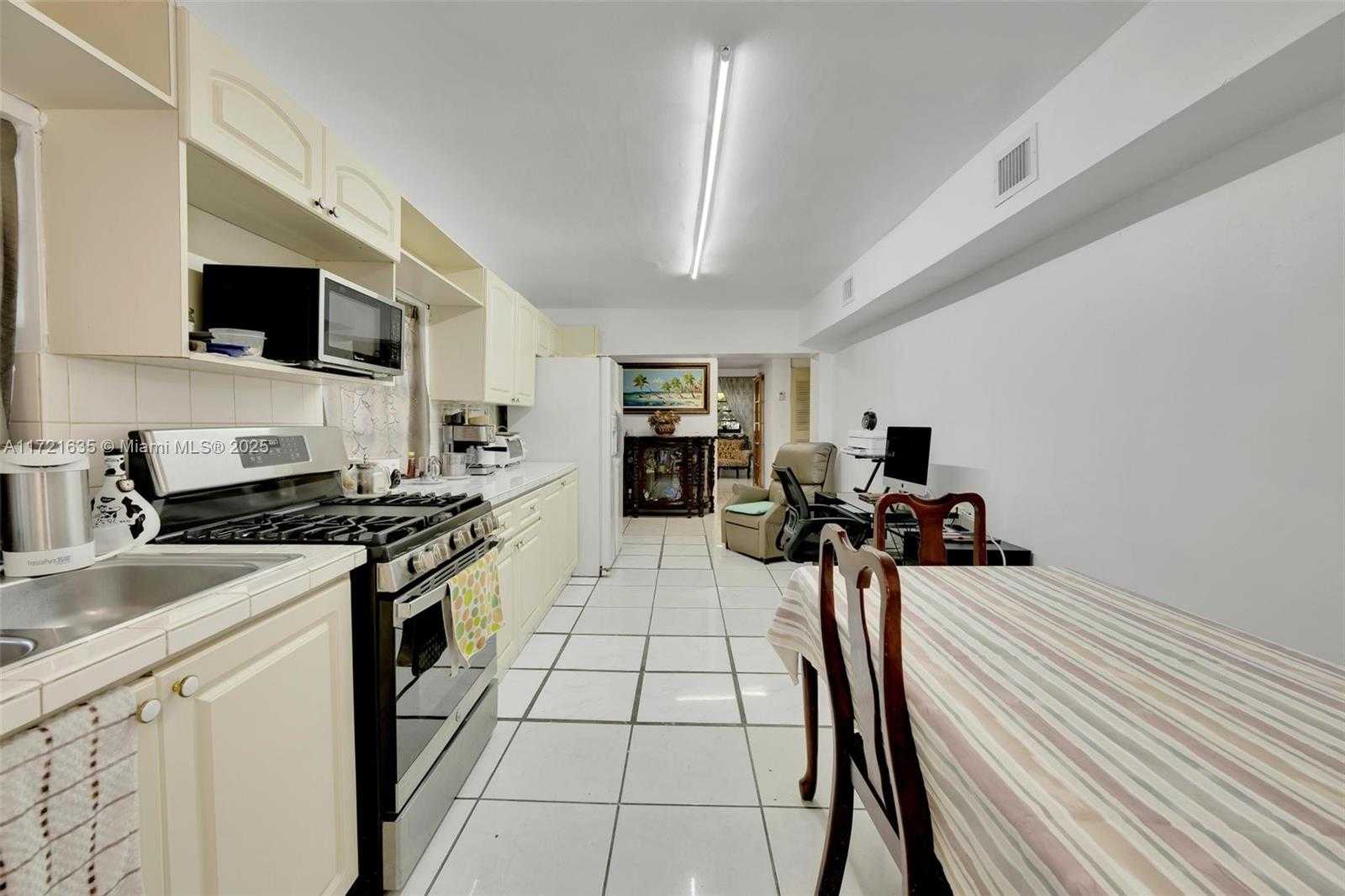 Small Image of 462 EAST 39TH ST, Hialeah Number 25