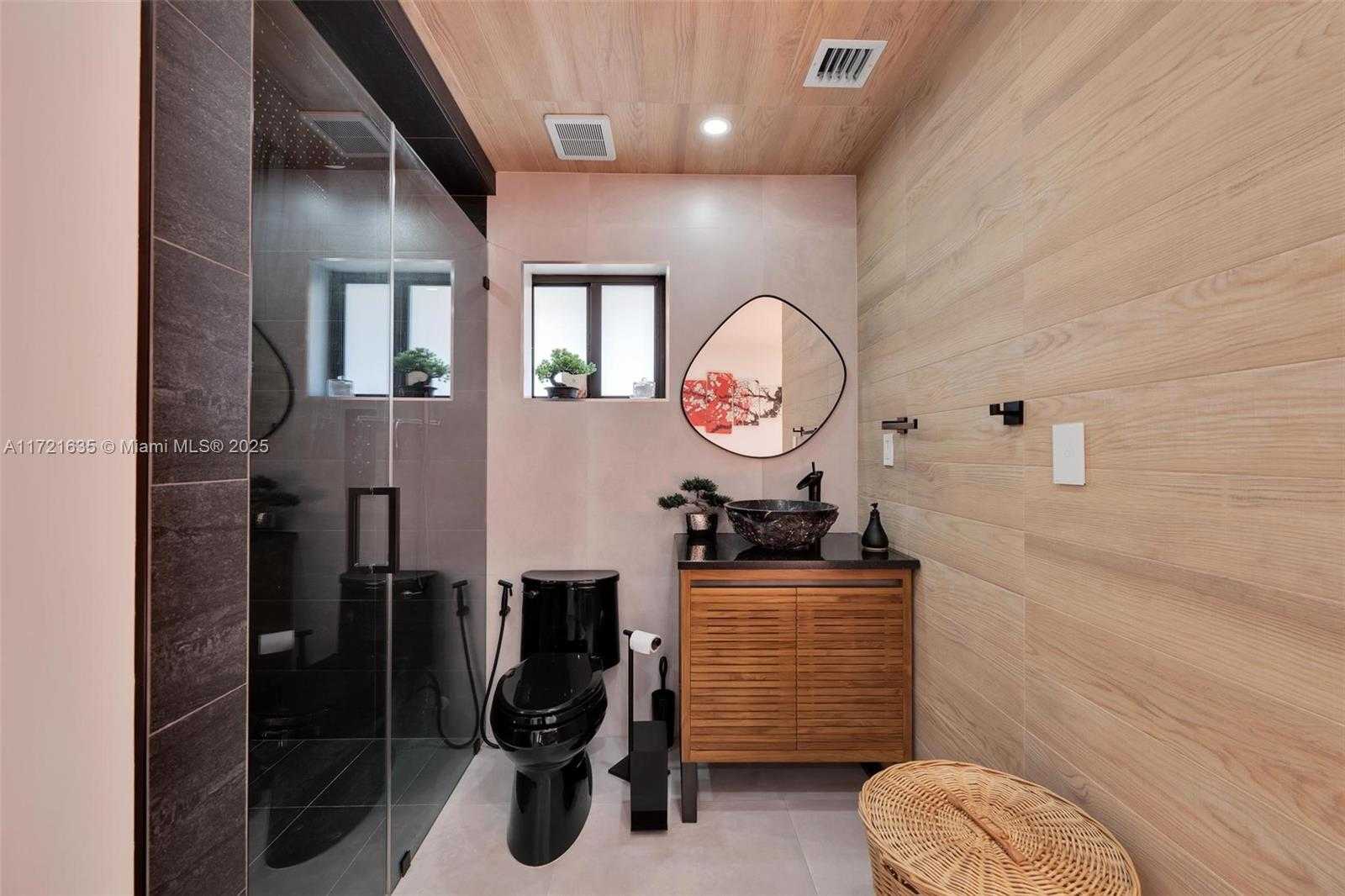 Small Image of 462 EAST 39TH ST, Hialeah Number 38