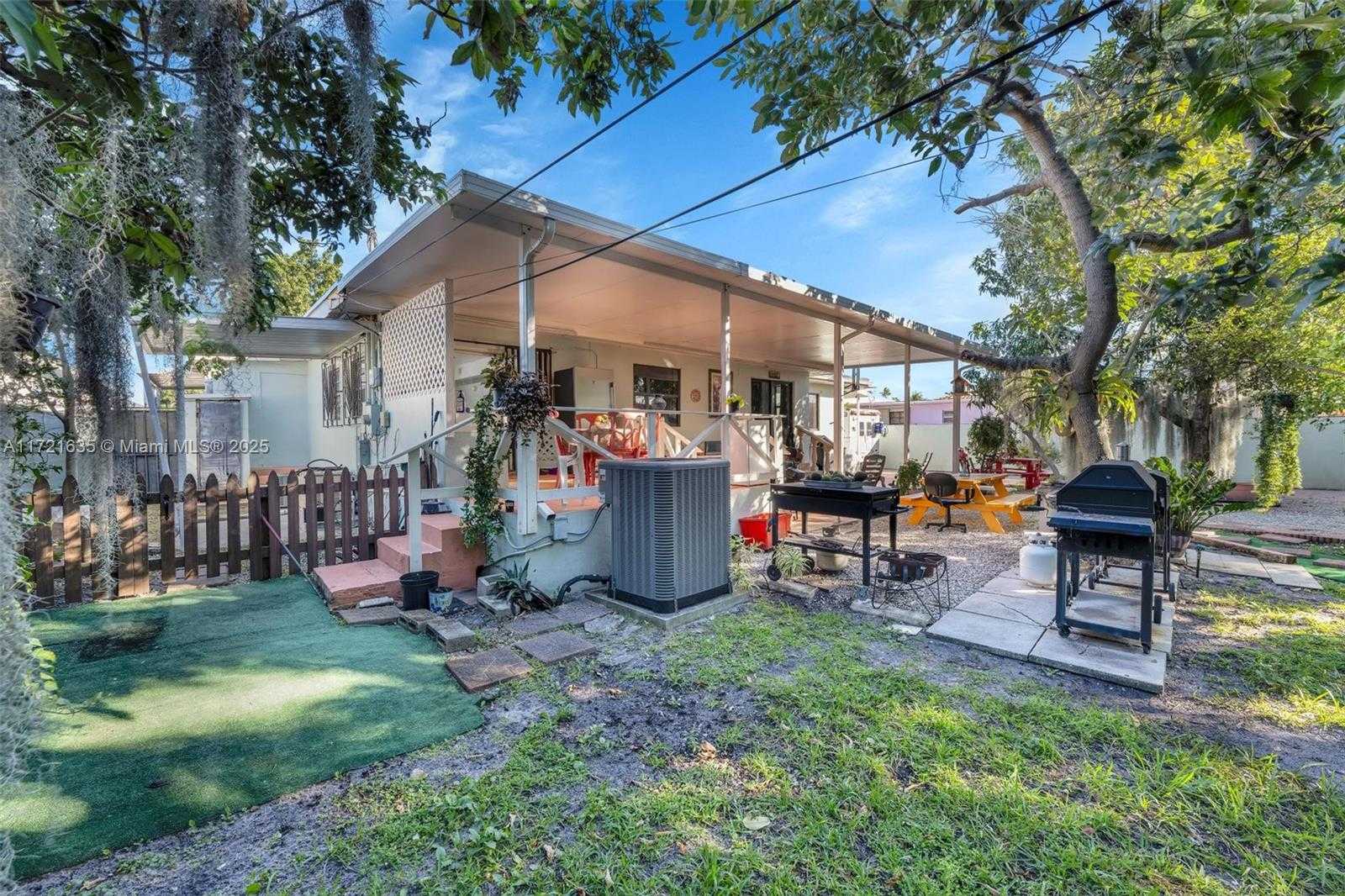 Small Image of 462 EAST 39TH ST, Hialeah Number 7