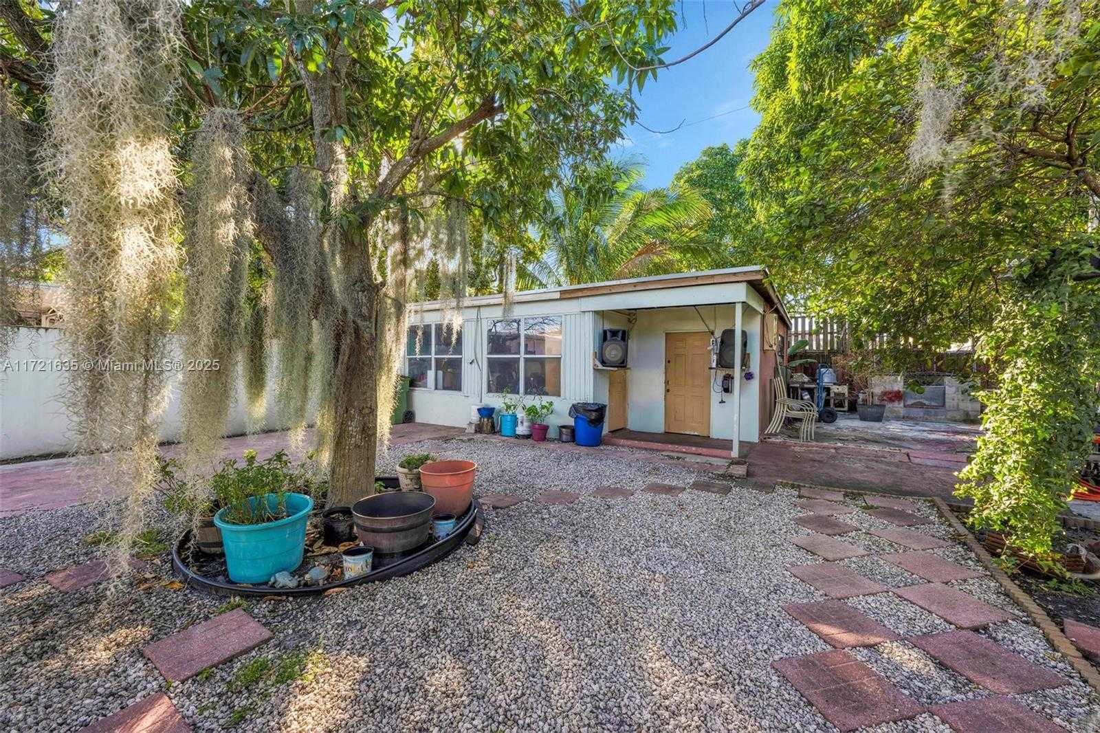 Small Image of 462 EAST 39TH ST, Hialeah Number 9