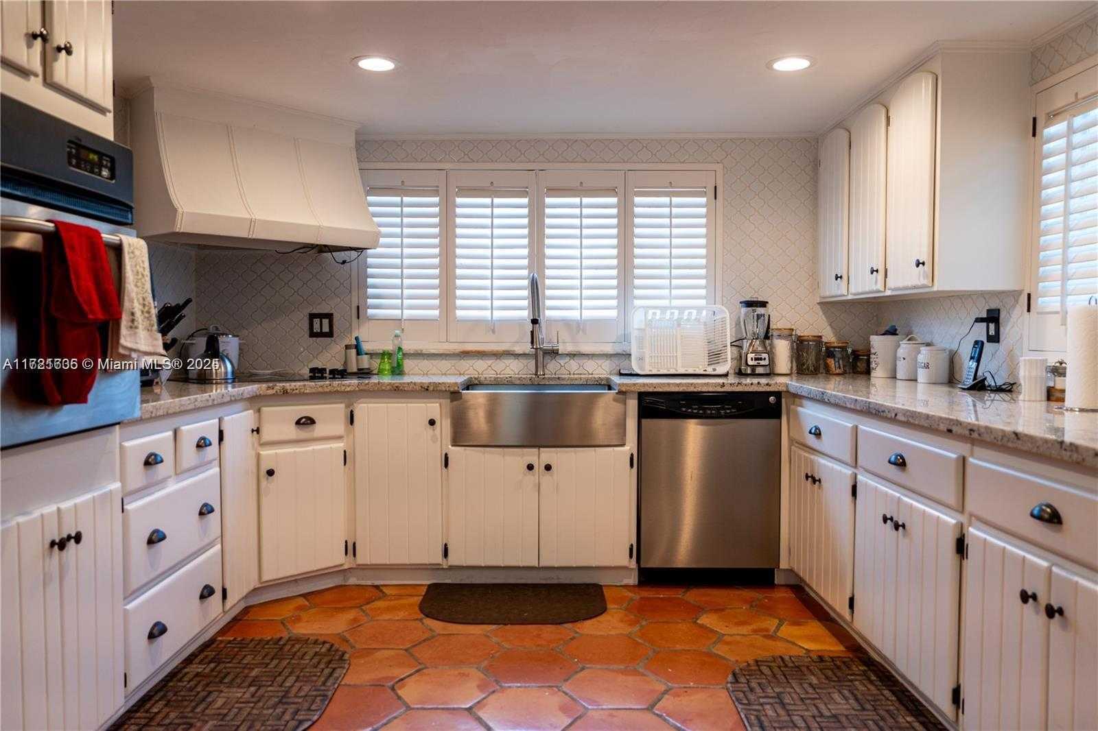 Small Image of 3561 NORTH EAST 13TH AVE, Oakland Park Number 3