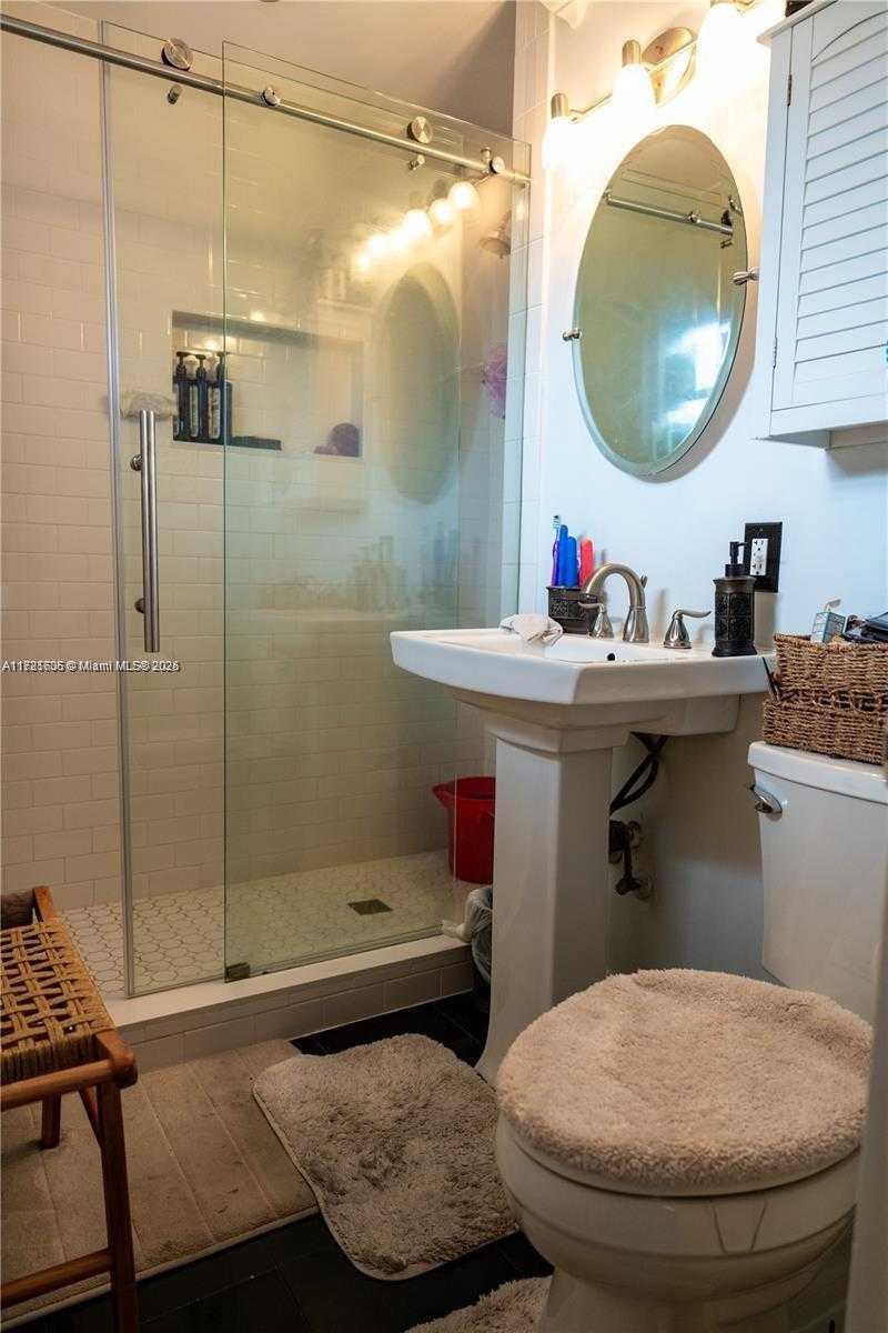 Small Image of 3561 NORTH EAST 13TH AVE, Oakland Park Number 8