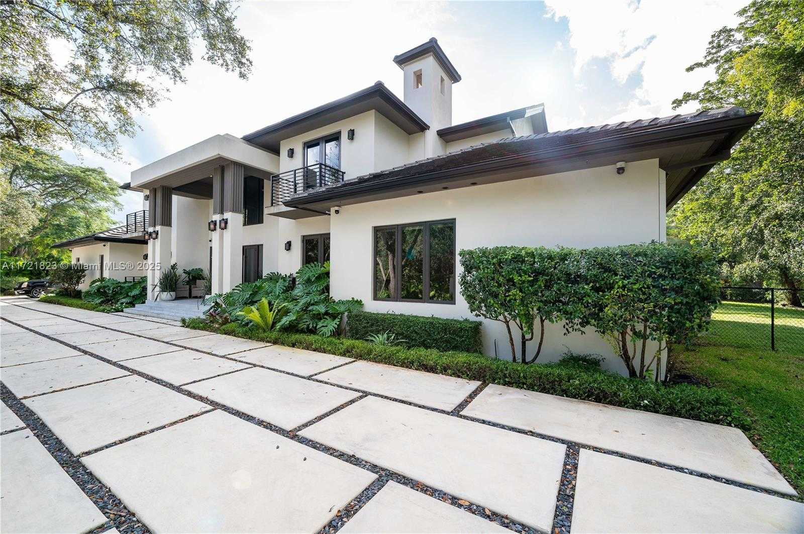 Small Image of 11200 SOUTH WEST 60TH AVE, Pinecrest Number 2