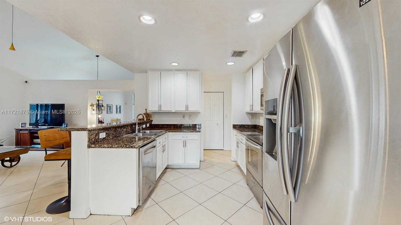 Small Image of 5323 NORTH WEST 109TH CT, Doral Number 11