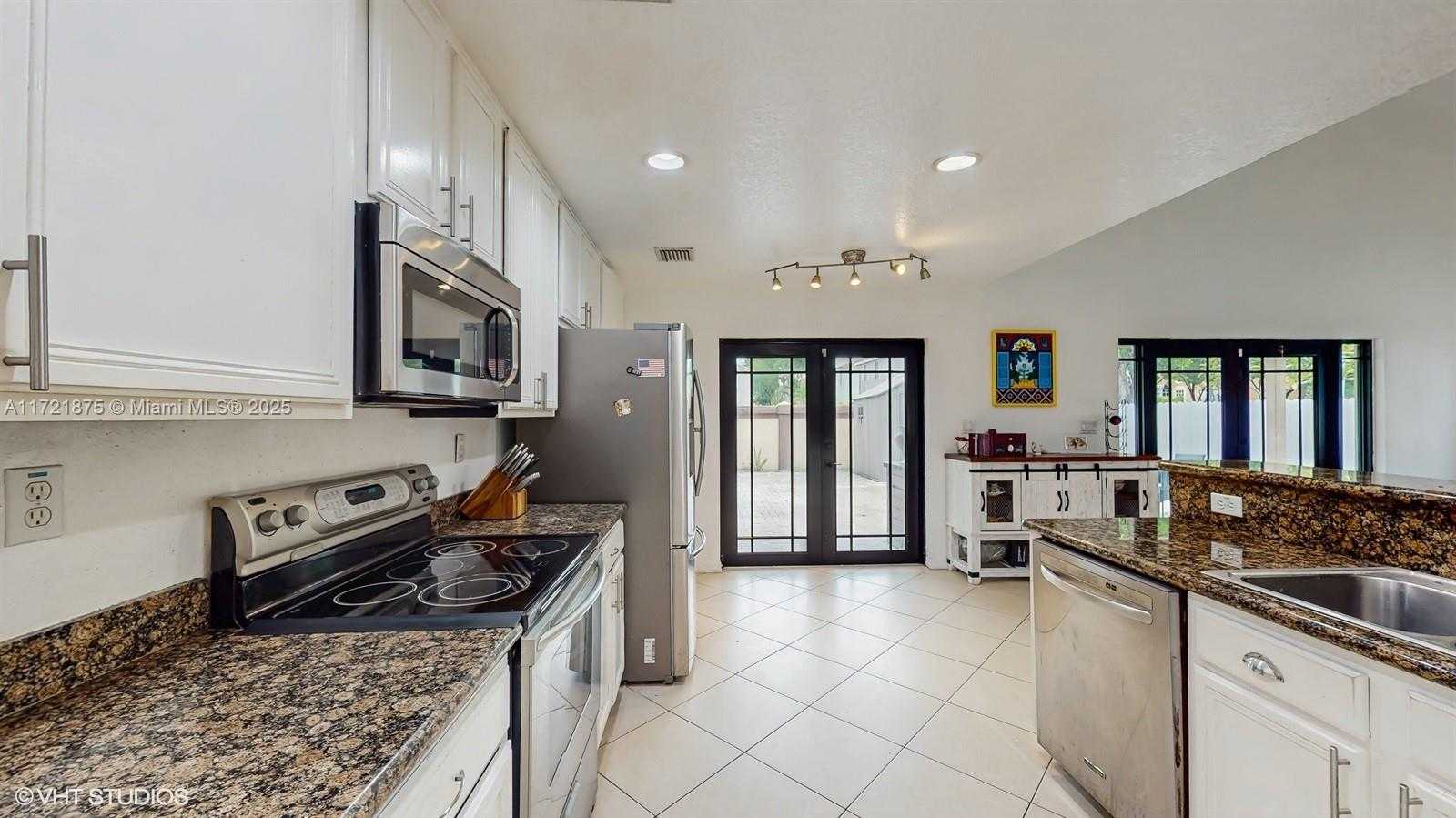 Small Image of 5323 NORTH WEST 109TH CT, Doral Number 12