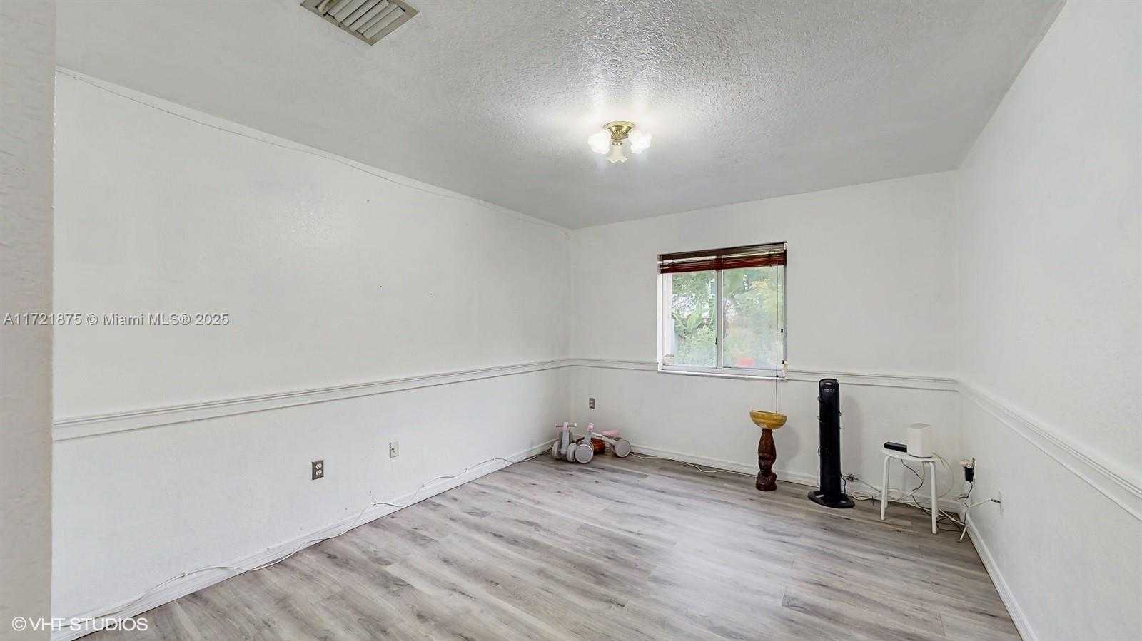 Small Image of 5323 NORTH WEST 109TH CT, Doral Number 13