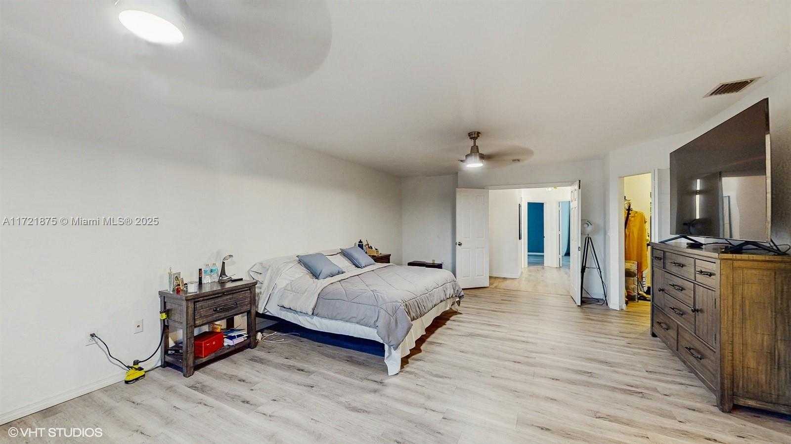 Small Image of 5323 NORTH WEST 109TH CT, Doral Number 18