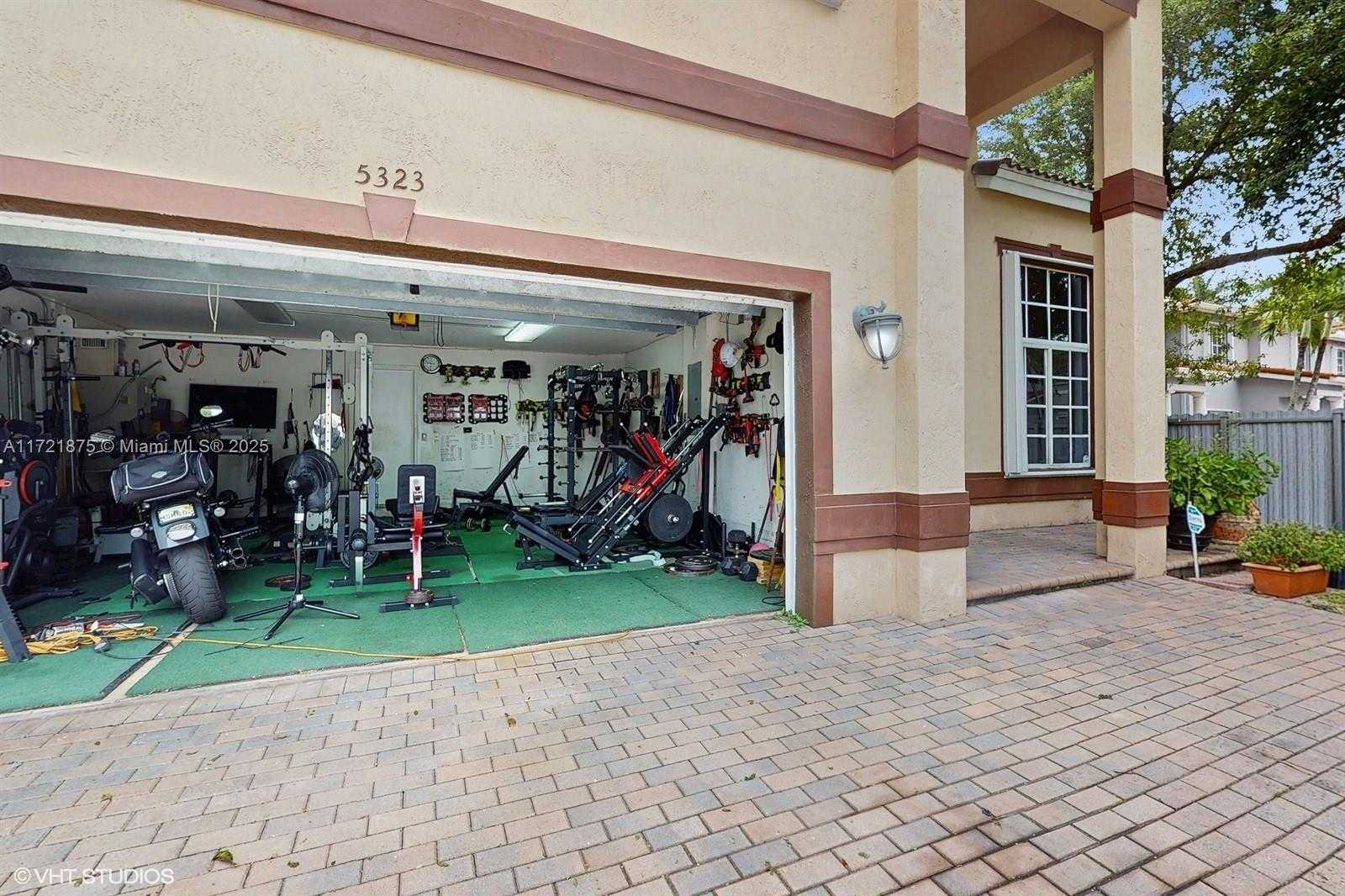 Small Image of 5323 NORTH WEST 109TH CT, Doral Number 3