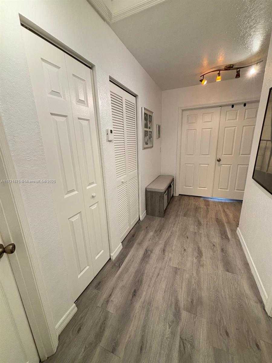 Small Image of 5323 NORTH WEST 109TH CT, Doral Number 37
