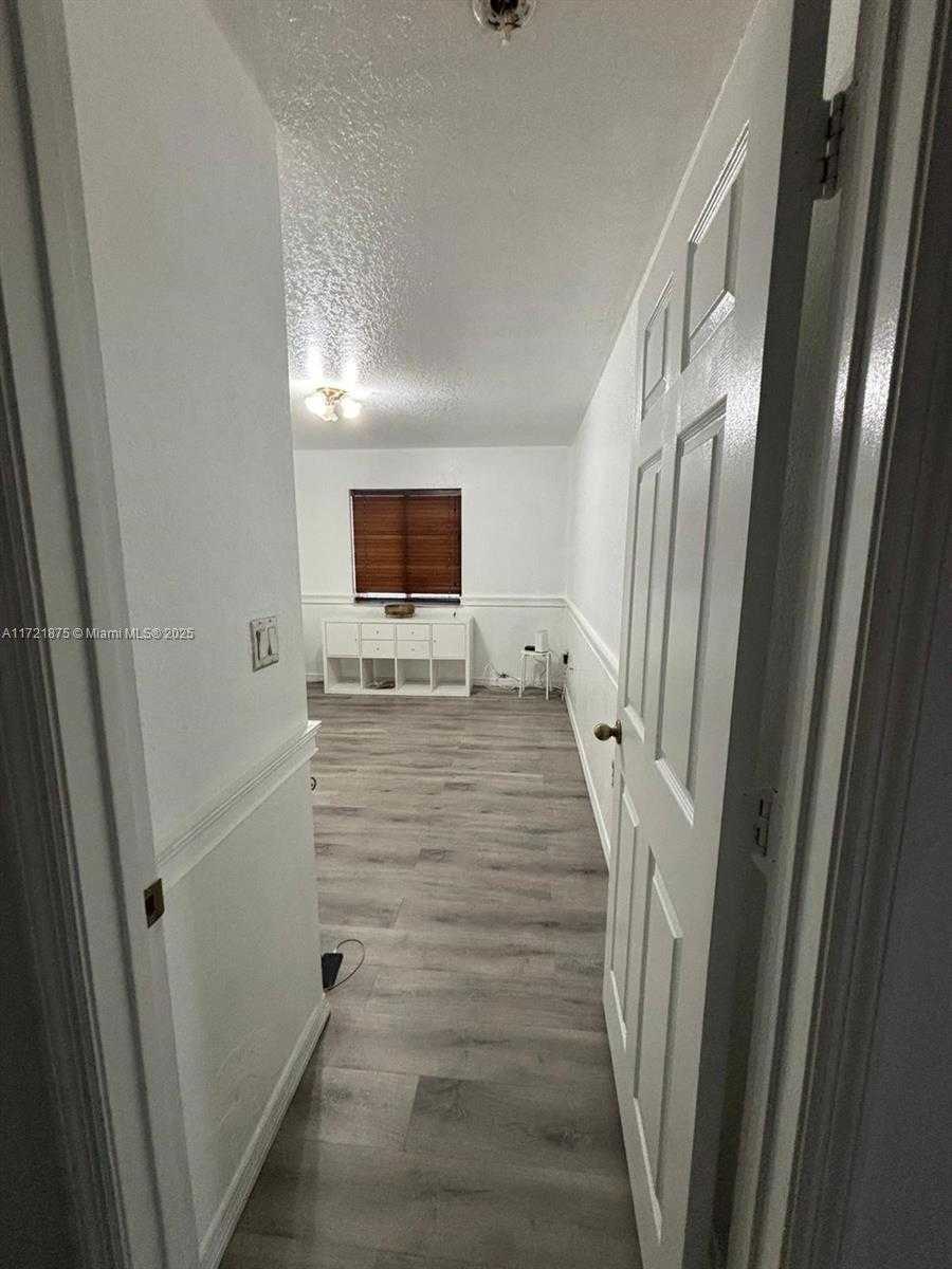 Small Image of 5323 NORTH WEST 109TH CT, Doral Number 41