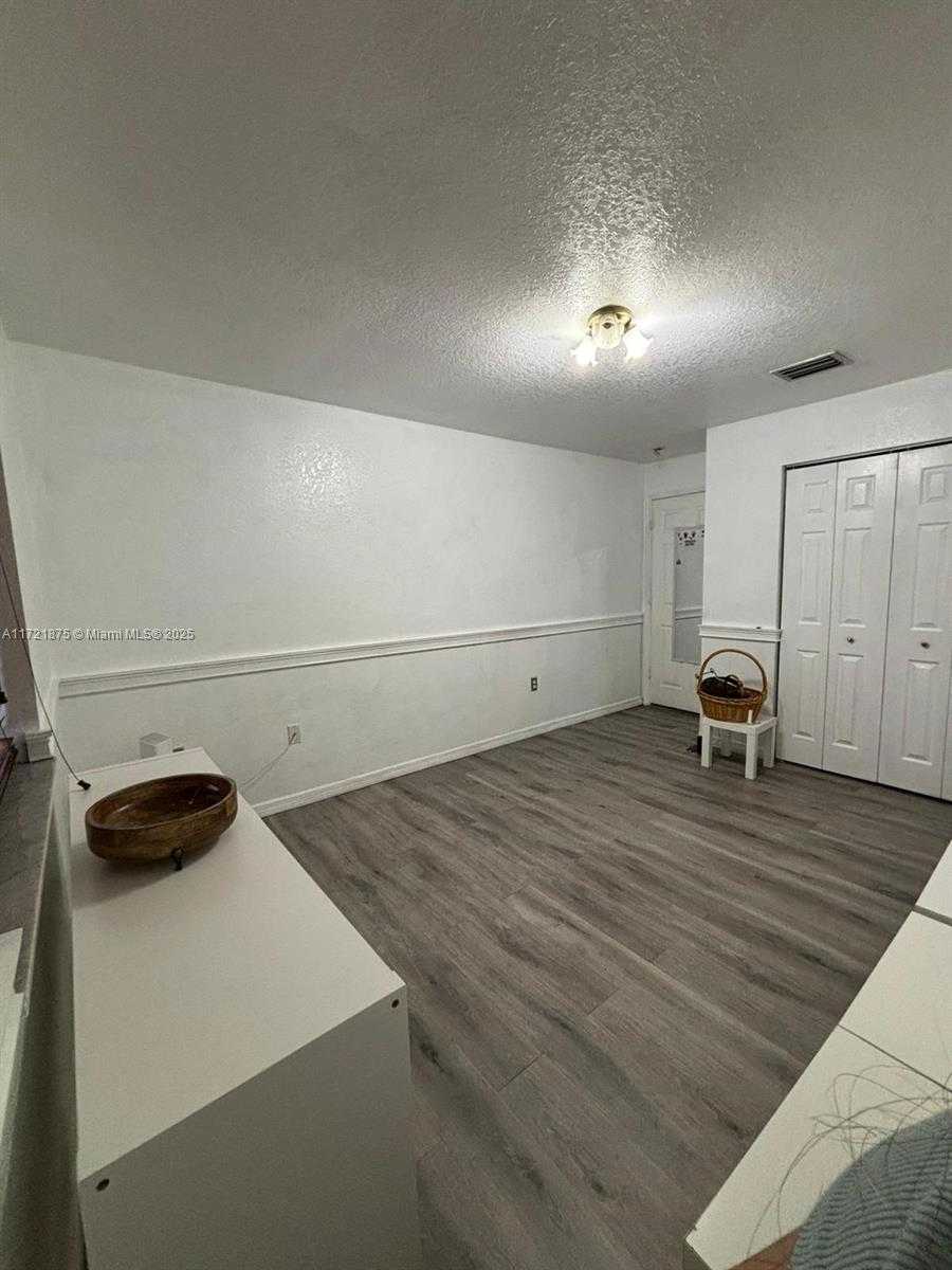 Small Image of 5323 NORTH WEST 109TH CT, Doral Number 42