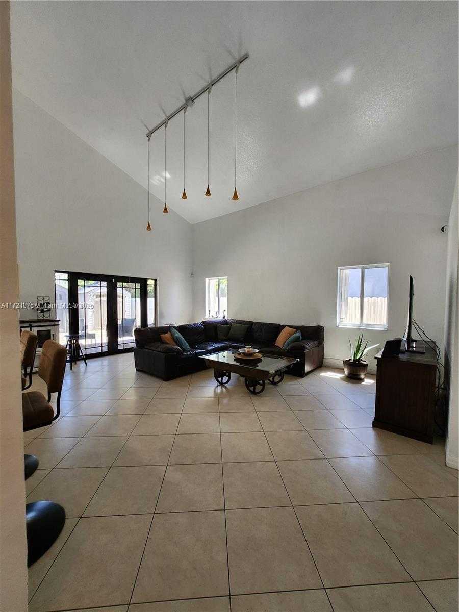 Small Image of 5323 NORTH WEST 109TH CT, Doral Number 47