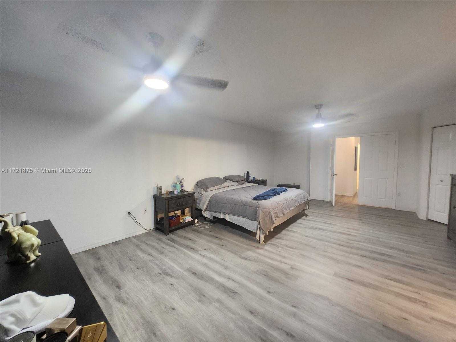 Small Image of 5323 NORTH WEST 109TH CT, Doral Number 49