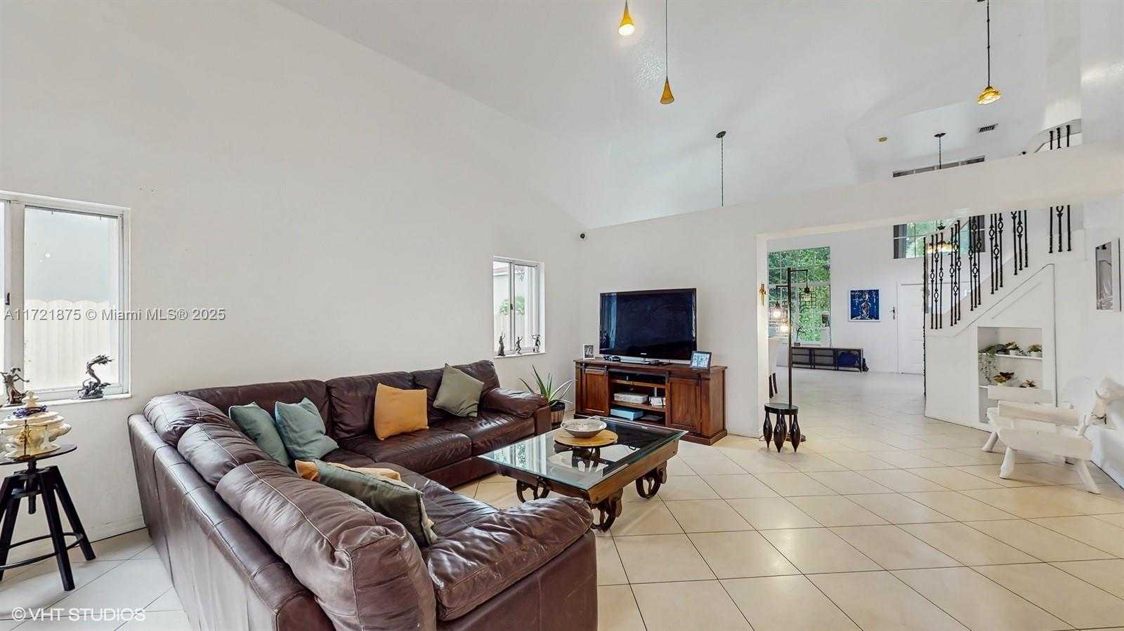 Small Image of 5323 NORTH WEST 109TH CT, Doral Number 5