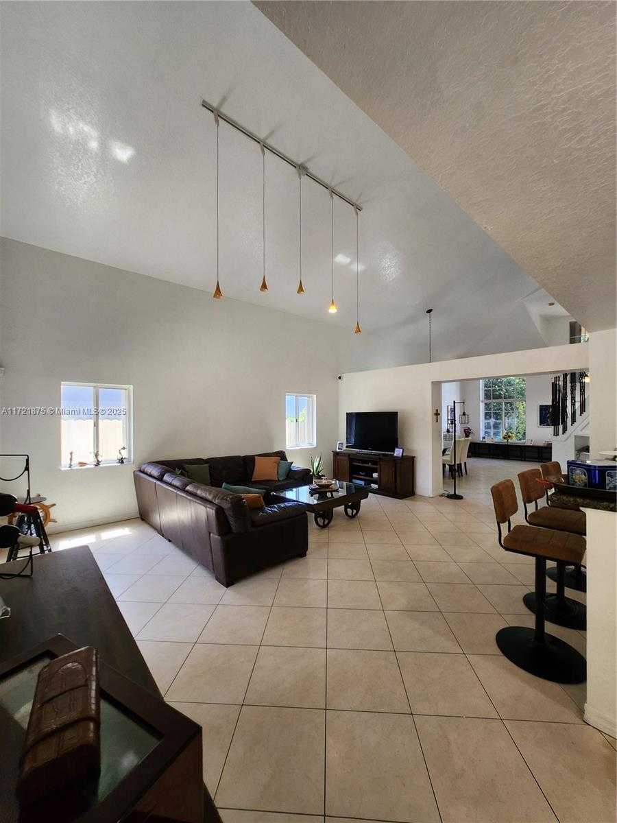 Small Image of 5323 NORTH WEST 109TH CT, Doral Number 58