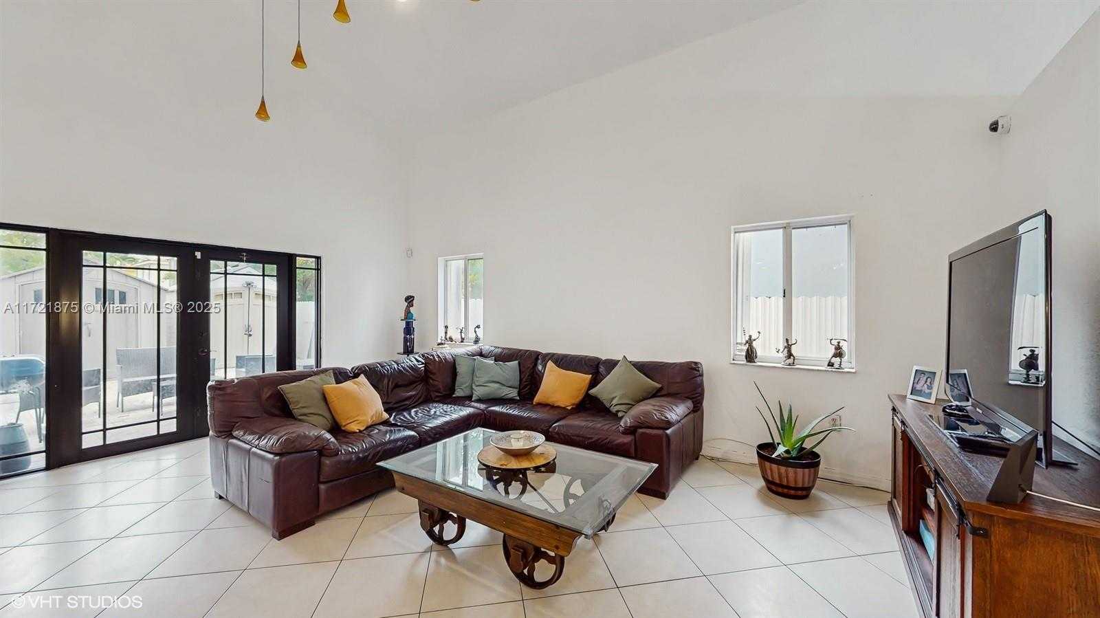 Small Image of 5323 NORTH WEST 109TH CT, Doral Number 6