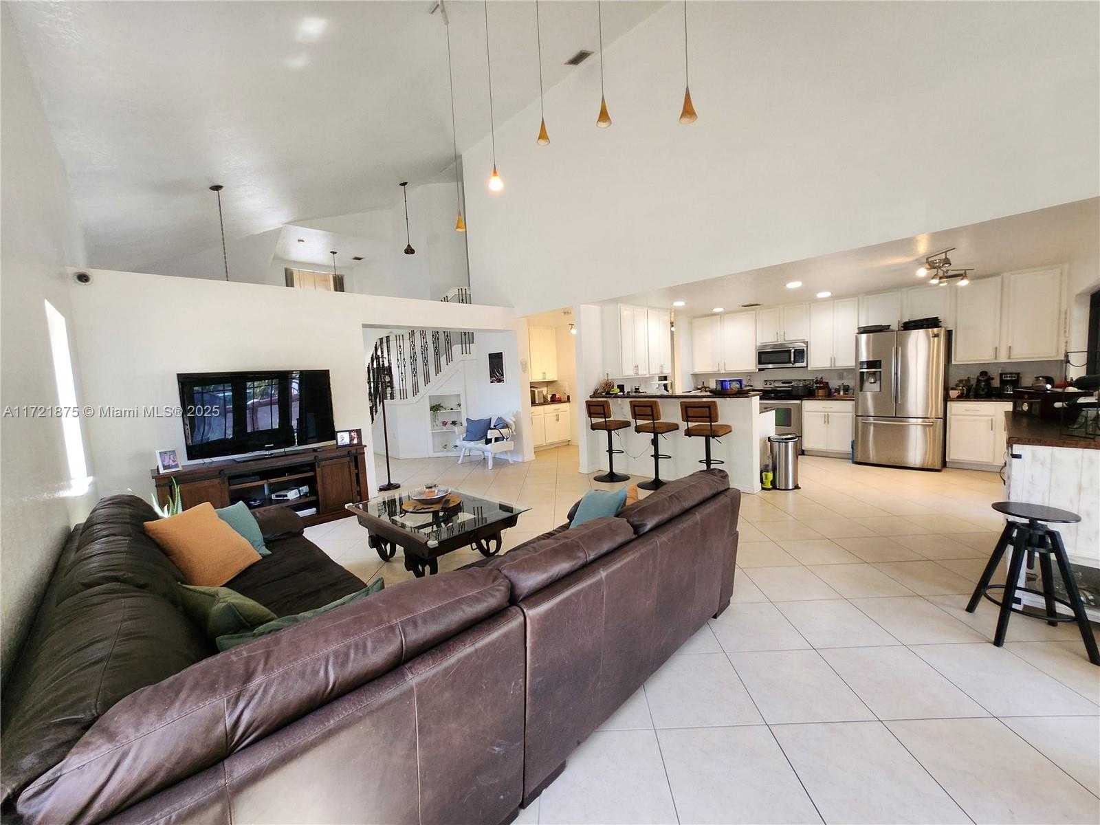 Small Image of 5323 NORTH WEST 109TH CT, Doral Number 60