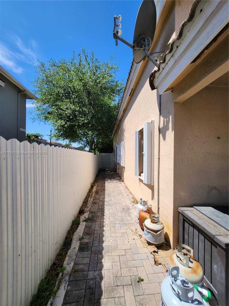 Small Image of 5323 NORTH WEST 109TH CT, Doral Number 65