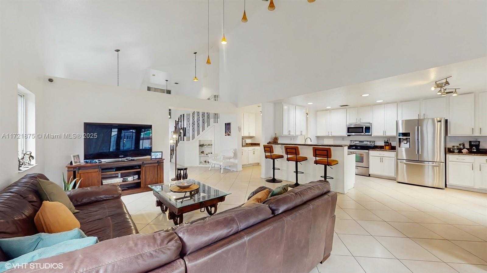 Small Image of 5323 NORTH WEST 109TH CT, Doral Number 7