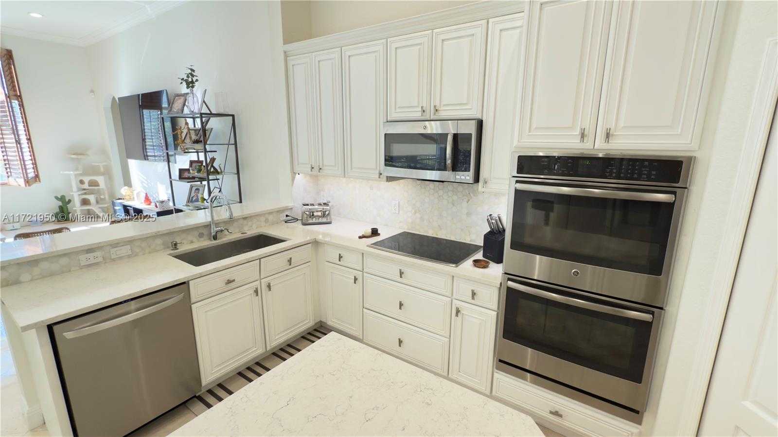 Small Image of 2531 EAGLE RUN DR, Weston Number 12