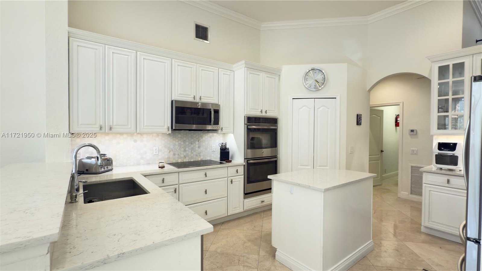 Small Image of 2531 EAGLE RUN DR, Weston Number 13